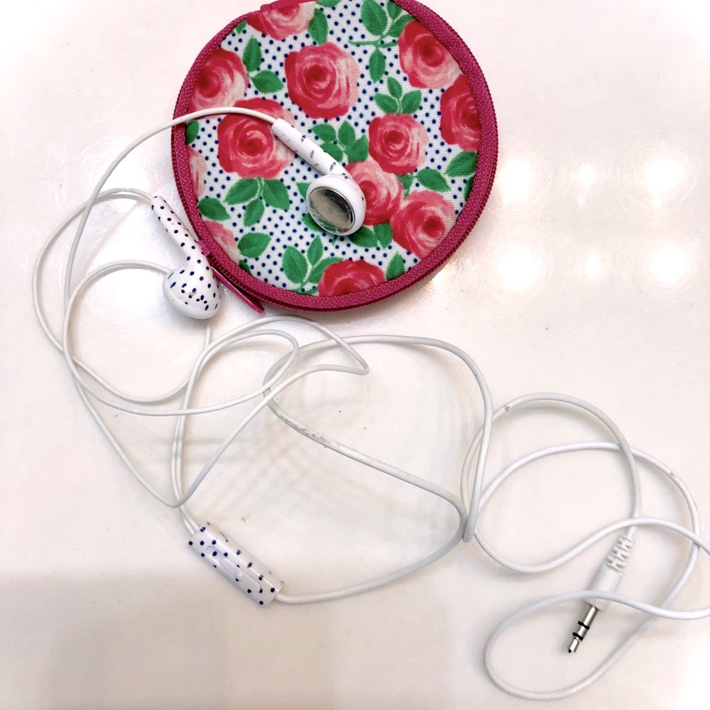 Black and White Polka Dot Headphones with Case,ir